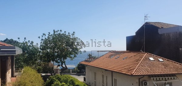 appartamento in affitto ad Aci Castello