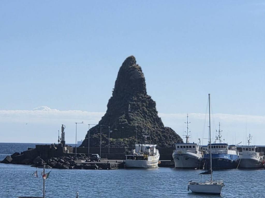 appartamento in affitto ad Aci Castello in zona Aci Trezza
