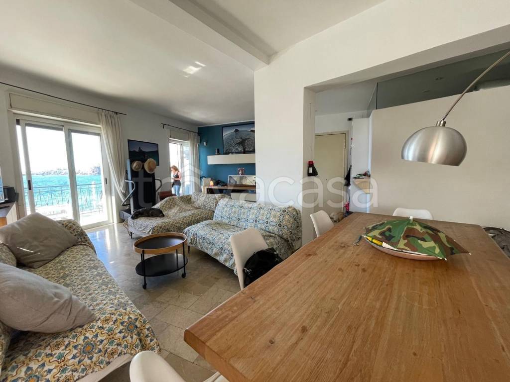 appartamento in affitto ad Aci Castello