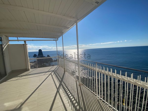 appartamento in affitto ad Aci Castello in zona Aci Trezza