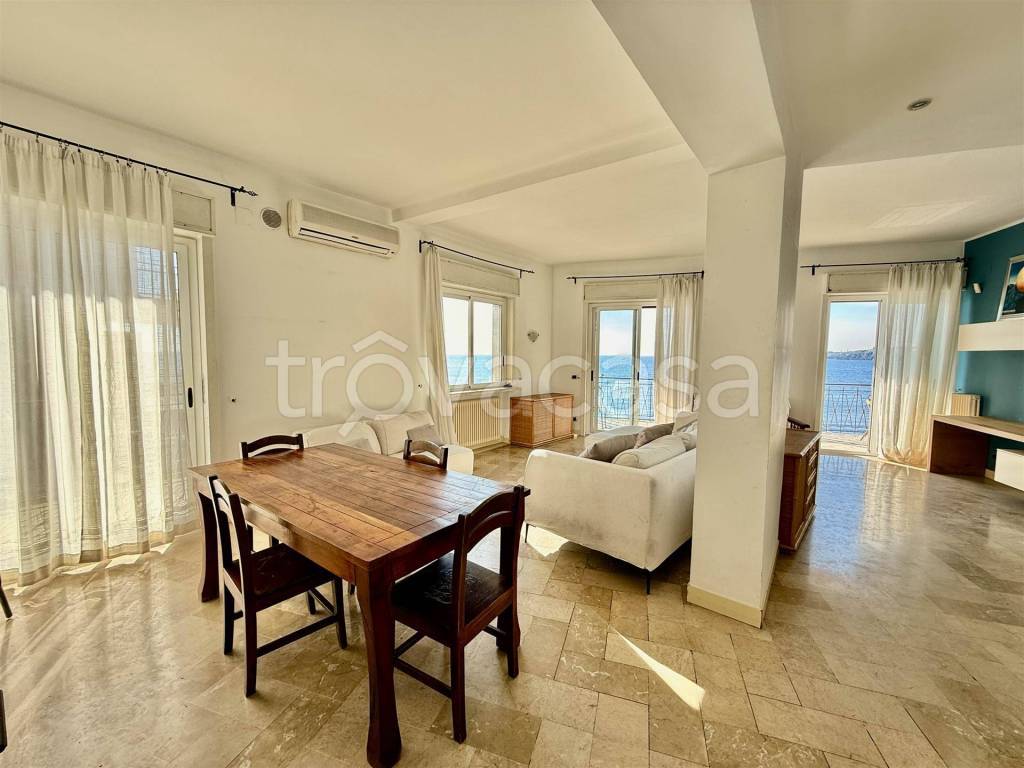 appartamento in affitto ad Aci Castello in zona Aci Trezza