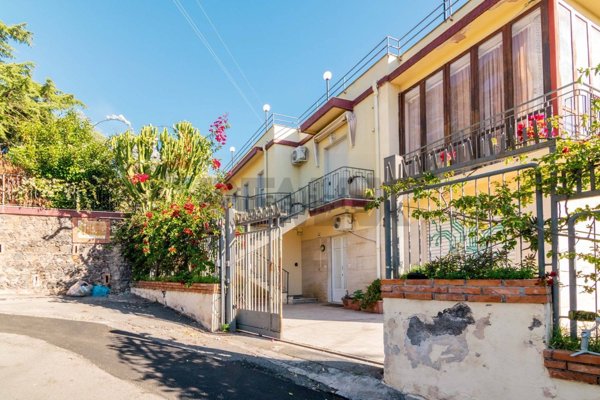 casa indipendente in affitto ad Aci Castello