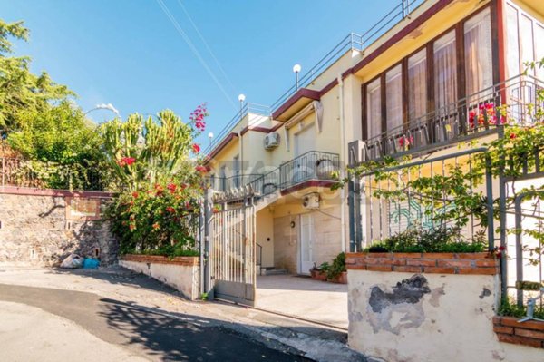 casa indipendente in affitto ad Aci Castello