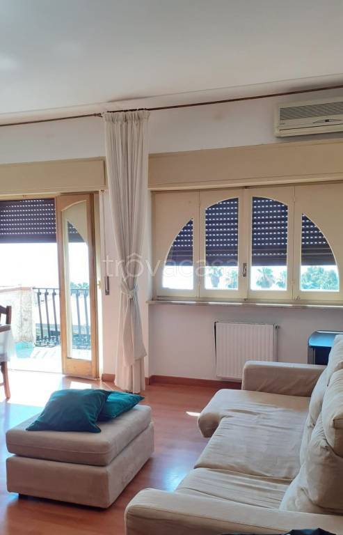 appartamento in affitto ad Aci Castello