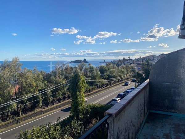 appartamento in affitto ad Aci Castello