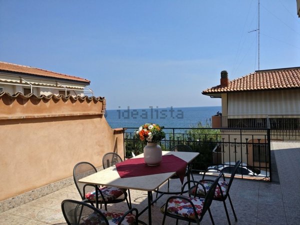 appartamento in affitto ad Aci Castello