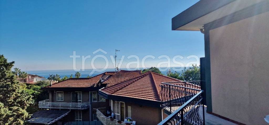 appartamento in affitto ad Aci Castello