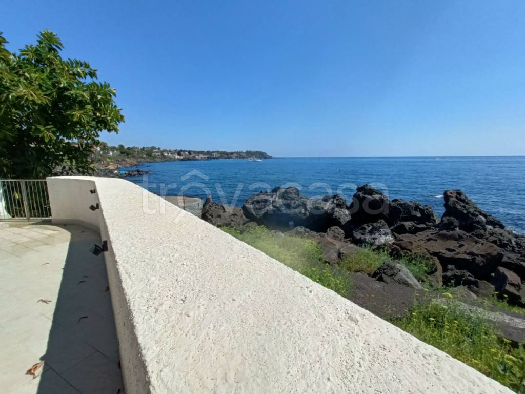 appartamento in affitto ad Aci Castello