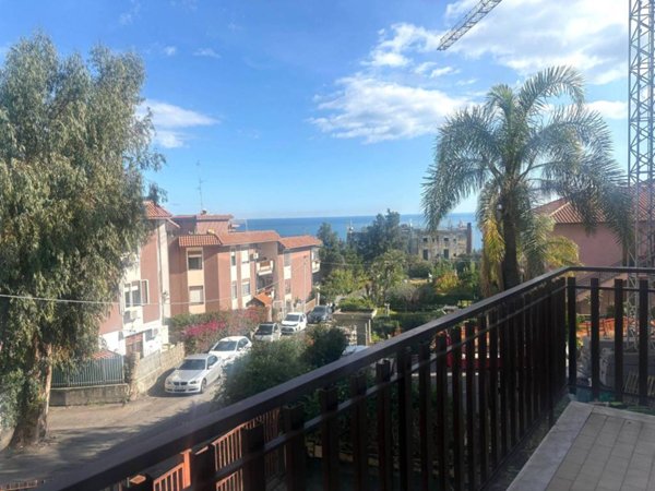 appartamento in affitto ad Aci Castello