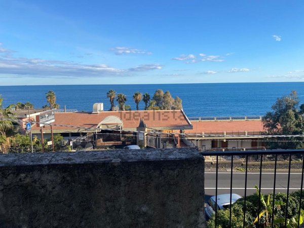 appartamento in affitto ad Aci Castello