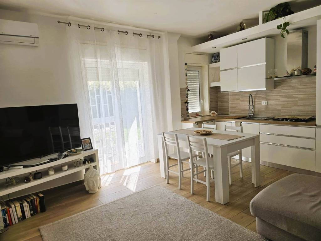 appartamento in affitto ad Aci Castello