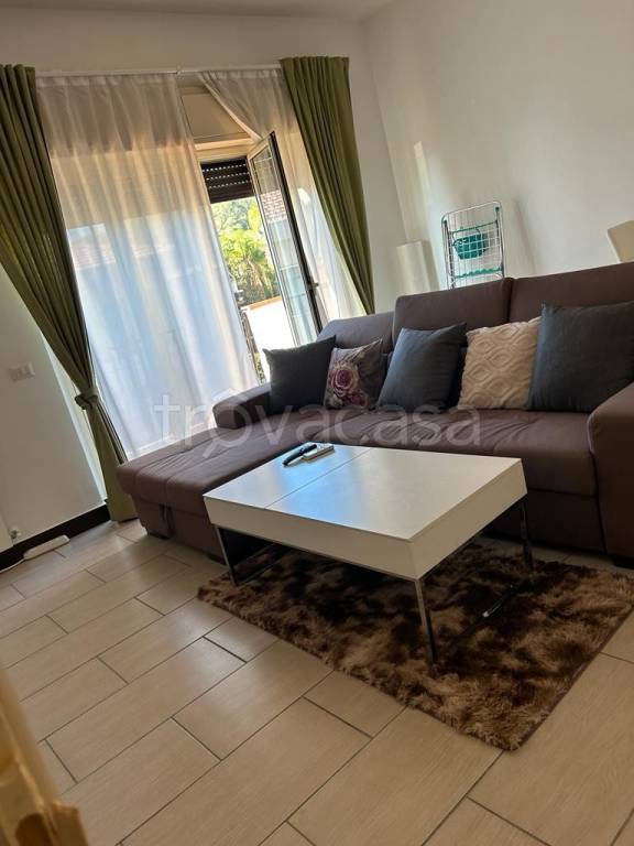 appartamento in affitto ad Aci Castello