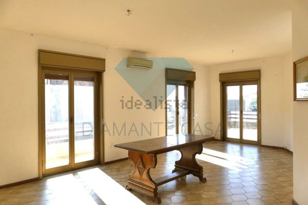 appartamento in affitto ad Aci Castello in zona Ficarazzi