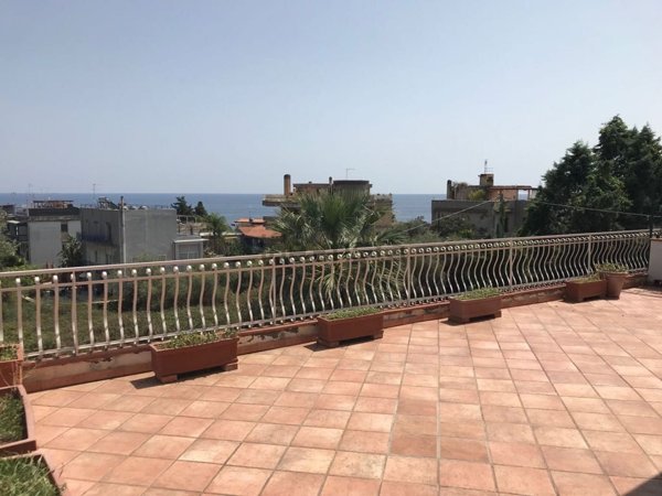 appartamento in affitto ad Aci Castello in zona Aci Trezza