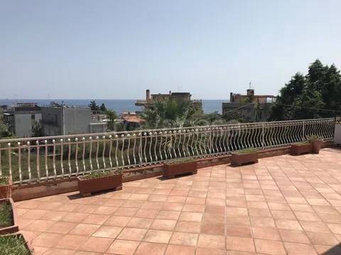 appartamento in affitto ad Aci Castello in zona Aci Trezza