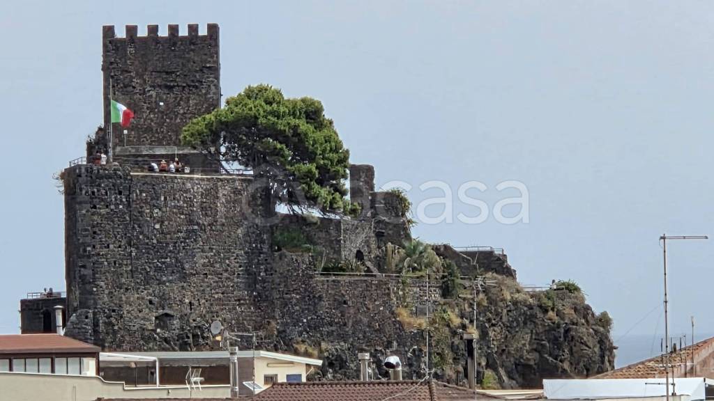 appartamento in affitto ad Aci Castello