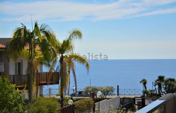 appartamento in affitto ad Aci Castello