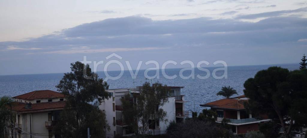 appartamento in affitto ad Aci Castello