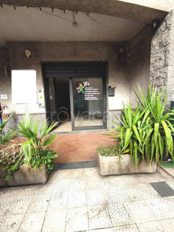 negozio in affitto ad Aci Castello in zona Ficarazzi