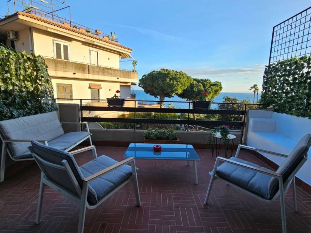 appartamento in affitto ad Aci Castello in zona Aci Trezza