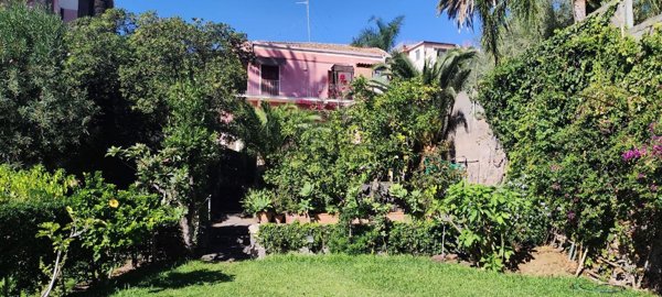 appartamento in affitto ad Aci Castello