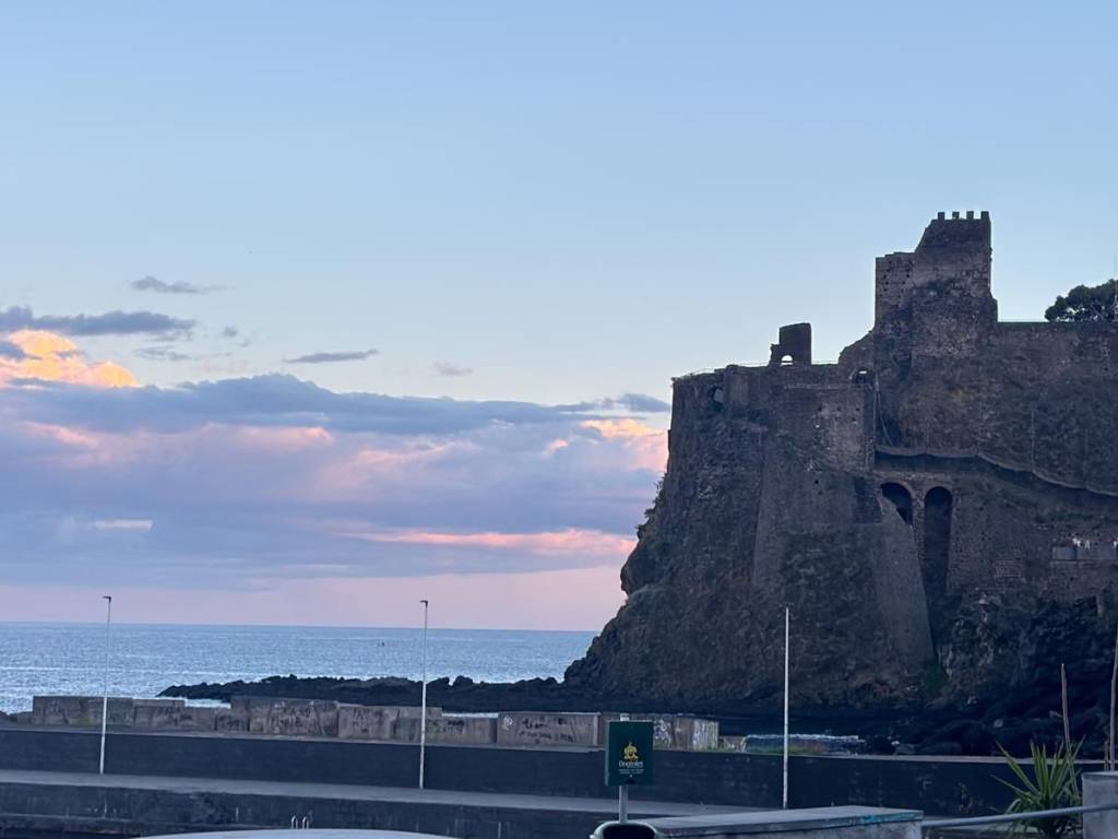 appartamento in affitto ad Aci Castello