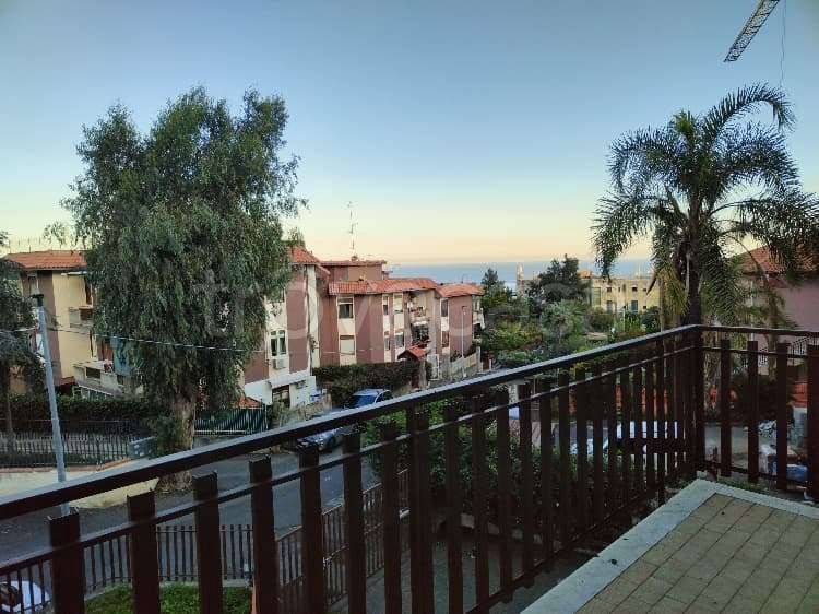 appartamento in affitto ad Aci Castello