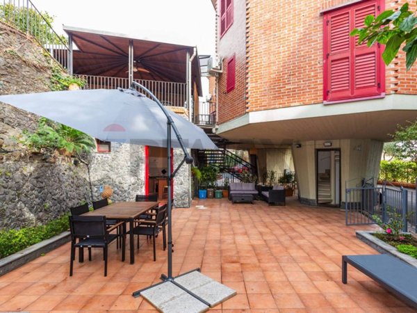 appartamento in affitto ad Aci Castello