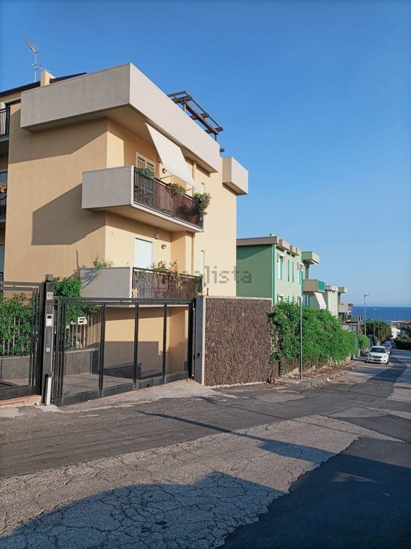 appartamento in affitto ad Aci Castello