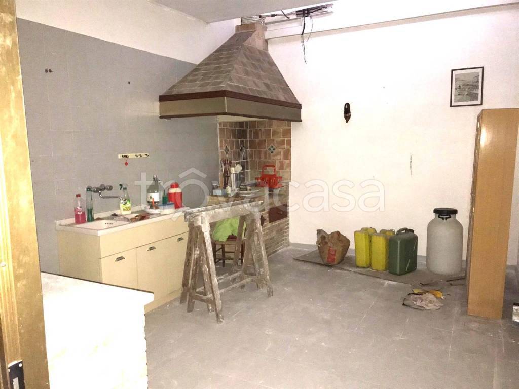 locale commerciale in affitto ad Aci Castello in zona Ficarazzi