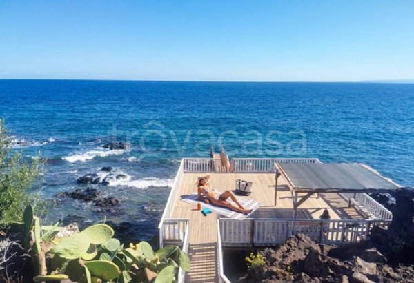 appartamento in affitto ad Aci Castello