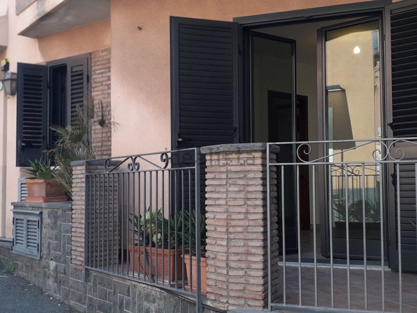 appartamento in affitto ad Aci Castello in zona Ficarazzi