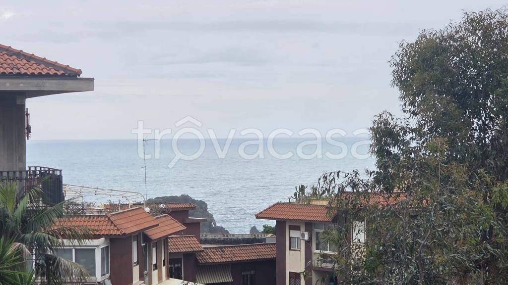 appartamento in affitto ad Aci Castello