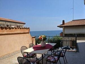 appartamento in affitto ad Aci Castello