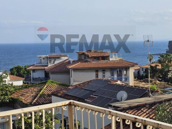 appartamento in affitto ad Aci Castello in zona Aci Trezza