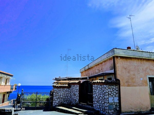 appartamento in affitto ad Aci Castello in zona Aci Trezza