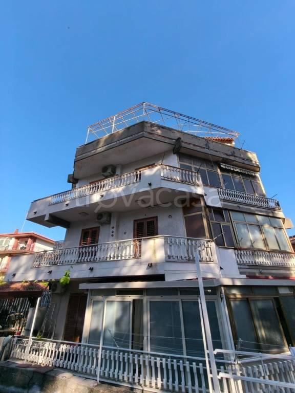 appartamento in affitto ad Aci Castello in zona Aci Trezza