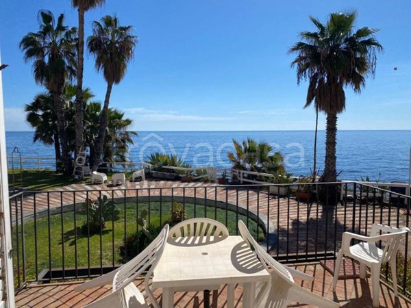 appartamento in affitto ad Aci Castello in zona Aci Trezza