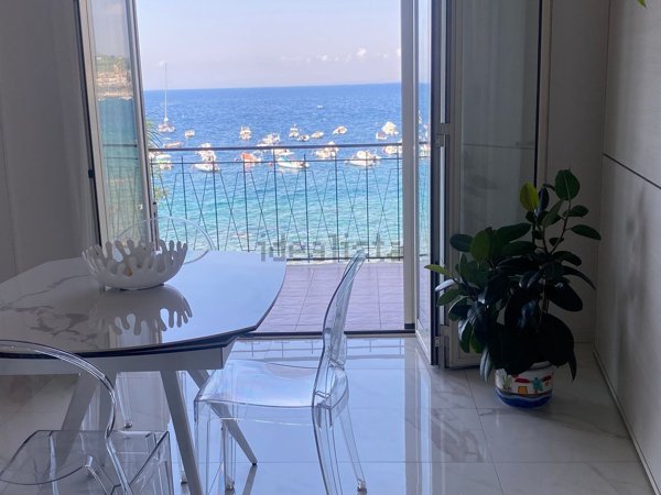 appartamento in affitto ad Aci Castello in zona Aci Trezza