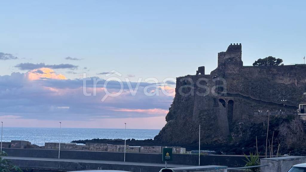 appartamento in affitto ad Aci Castello