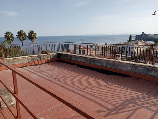 appartamento in affitto ad Aci Castello in zona Aci Trezza