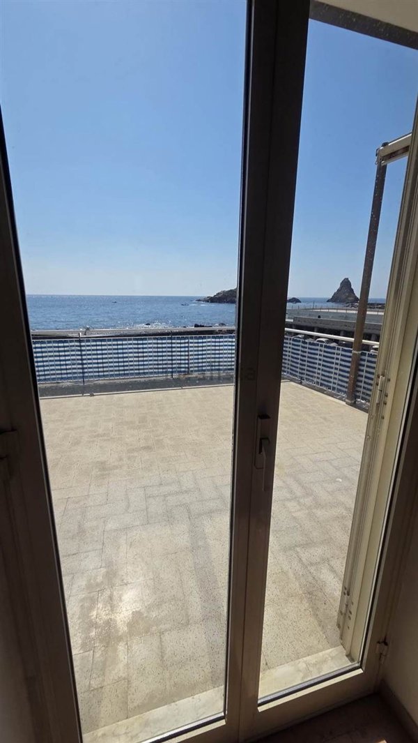 appartamento in affitto ad Aci Castello in zona Aci Trezza