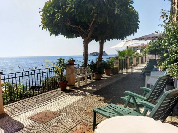 appartamento in affitto ad Aci Castello