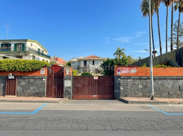 appartamento in affitto ad Aci Castello in zona Cannizzaro