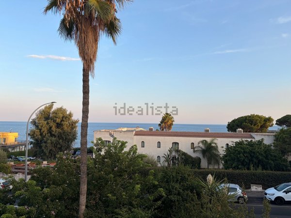 appartamento in affitto ad Aci Castello in zona Cannizzaro