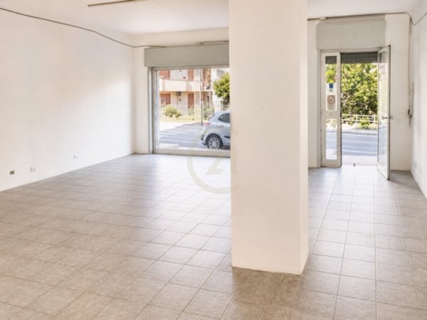 locale commerciale in affitto ad Aci Castello in zona Ficarazzi