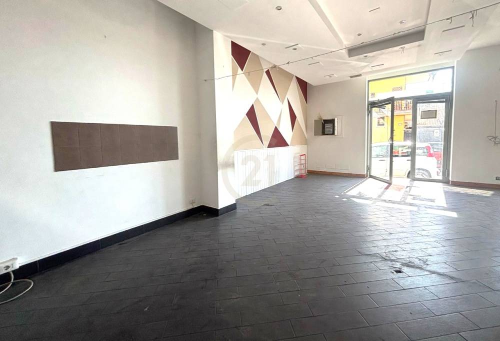 locale commerciale in affitto ad Aci Catena