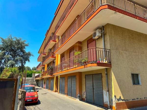 appartamento in affitto ad Aci Catena