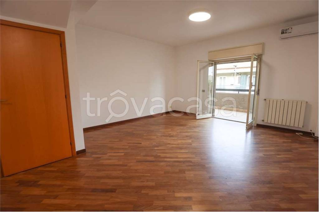 appartamento in affitto ad Aci Catena in zona Vampolieri