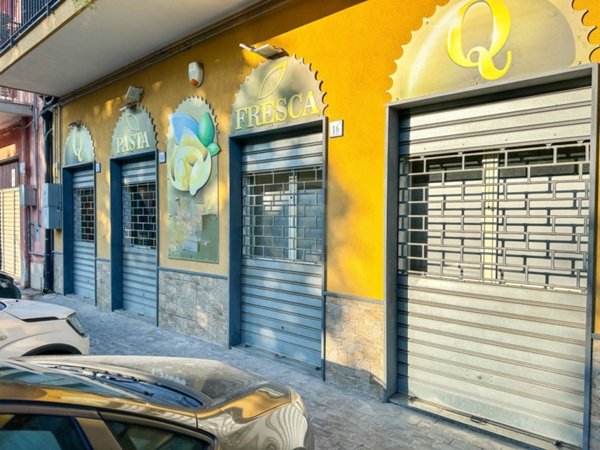 locale commerciale in affitto ad Aci Catena